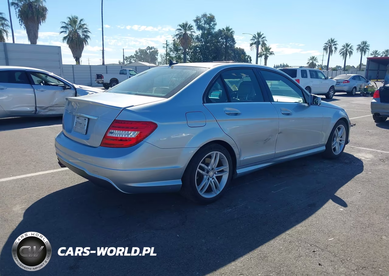 2013 Mercedes-Benz C 250 Sport VIN:WDDGF4HB4DA869314 - 4