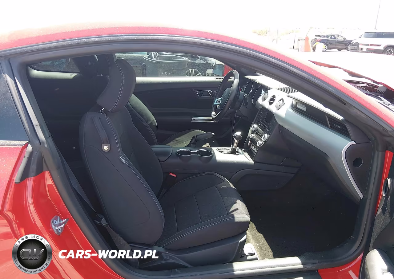 2016 Ford Mustang V6 VIN:1FA6P8AM6G5262131 - 5