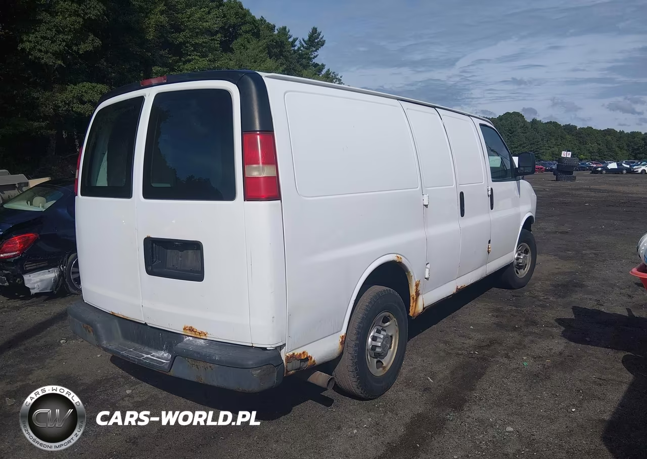 2010 Chevrolet Express 2500 Work Van VIN:1GCZGFBA4A1107009 - 4