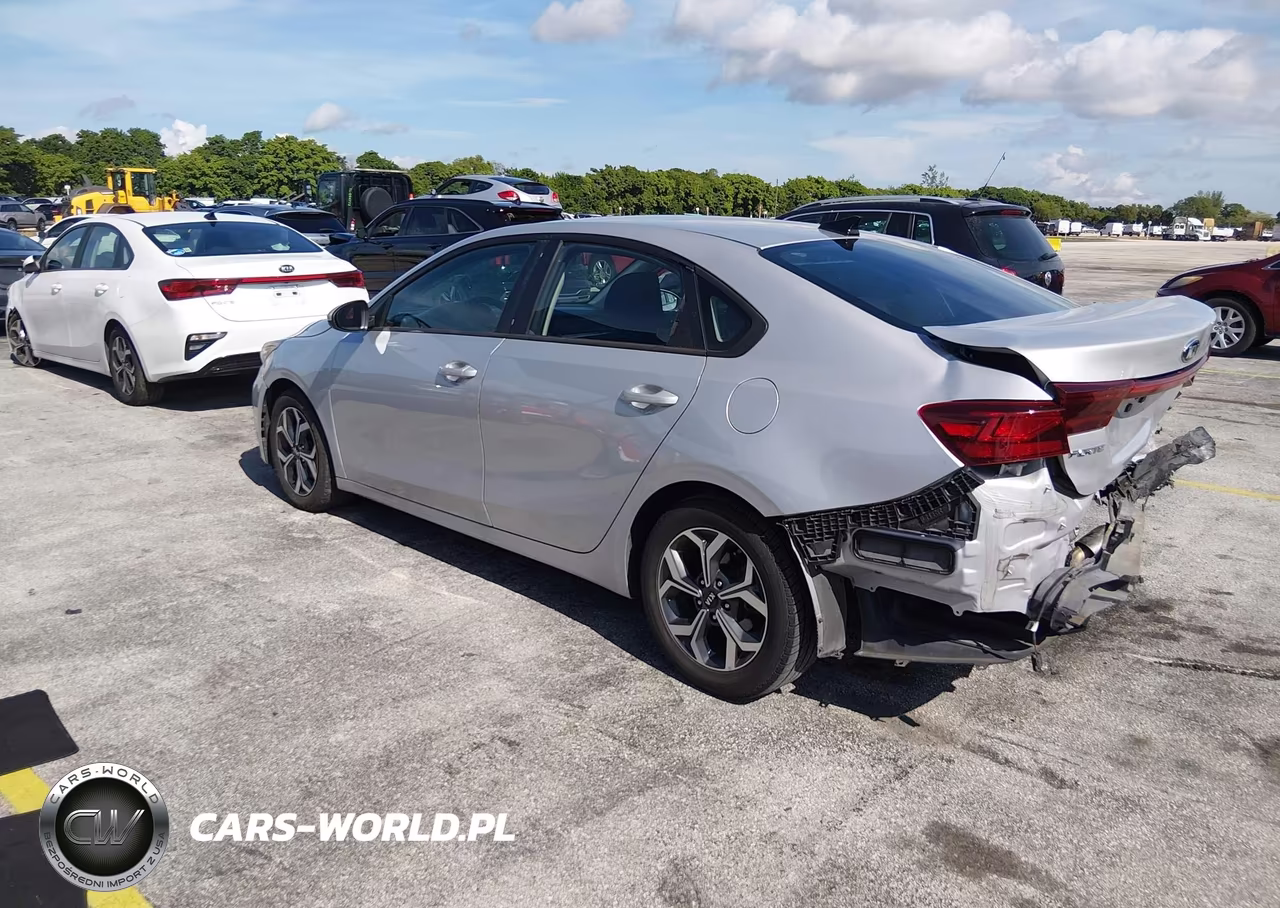 2021 Kia Forte Lxs VIN:3KPF24AD5ME270075 - 3