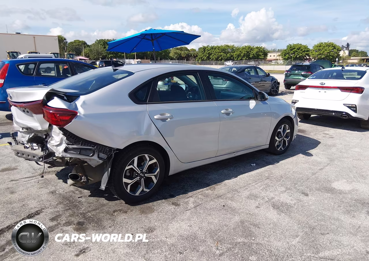 2021 Kia Forte Lxs VIN:3KPF24AD5ME270075 - 4