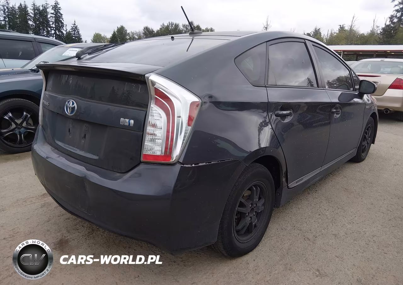 2014 Toyota Prius Three VIN:JTDKN3DU1E1798373 - 4