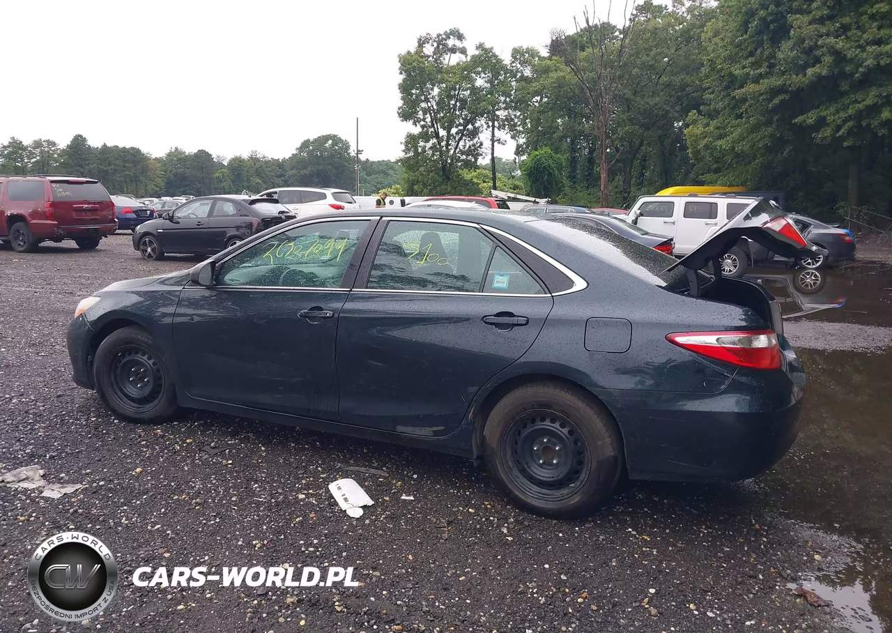 2015 Toyota Camry Le VIN:4T4BF1FK1FR484236 - 13