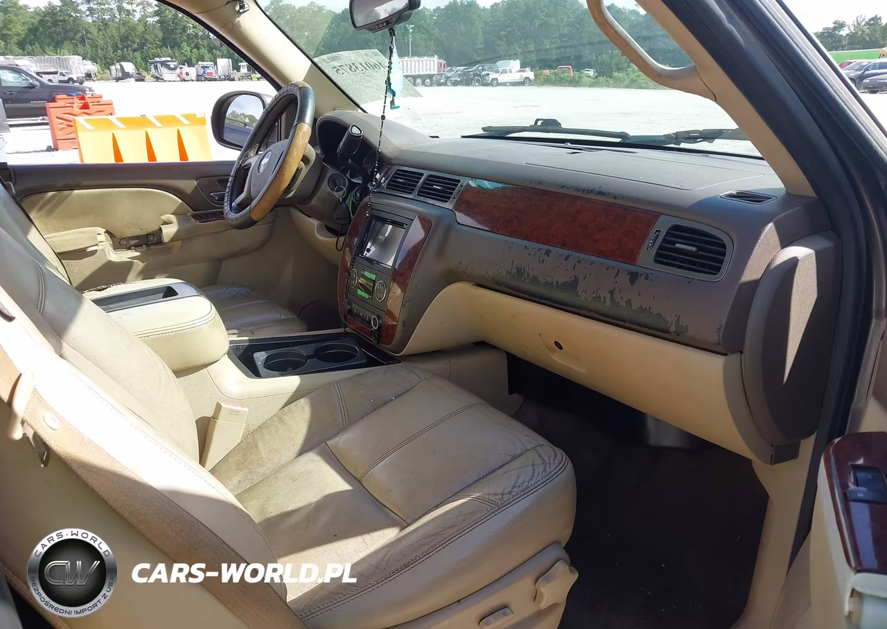 2012 Chevrolet Suburban Lt VIN:1GNSCJE05CR196670 - 5