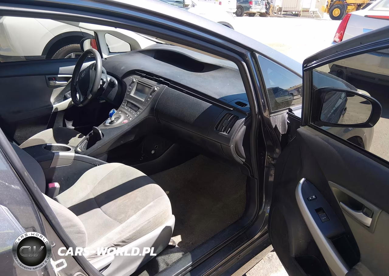 2013 Toyota Prius Two VIN:JTDKN3DU1D1678491 - 5