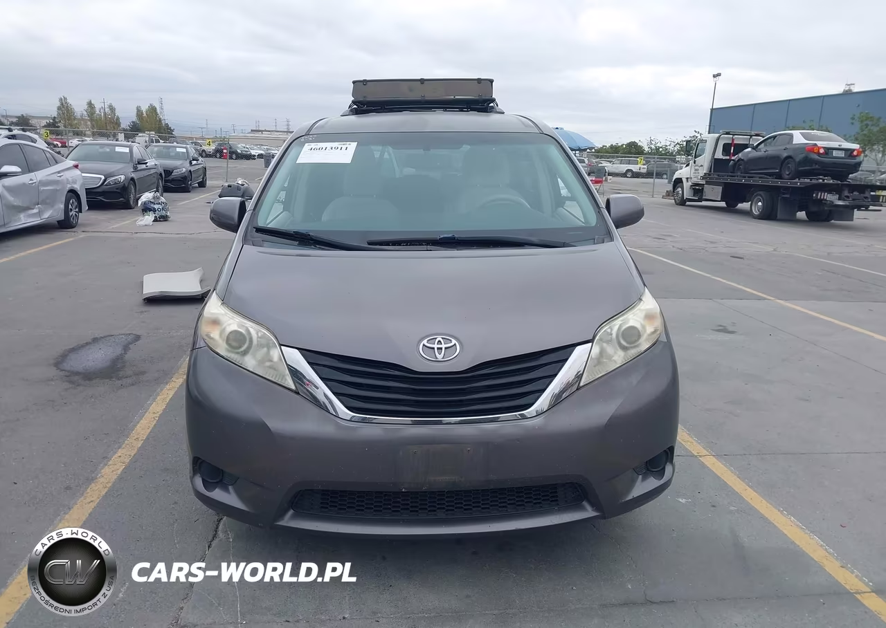 2011 Toyota Sienna Le V6 VIN:5TDKK3DC2BS056868 - 13