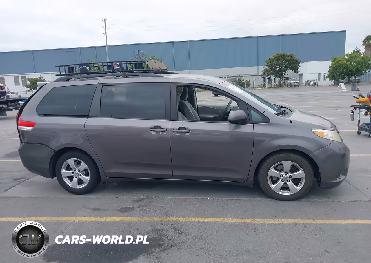 2011 Toyota Sienna Le V6 VIN:5TDKK3DC2BS056868 - 14