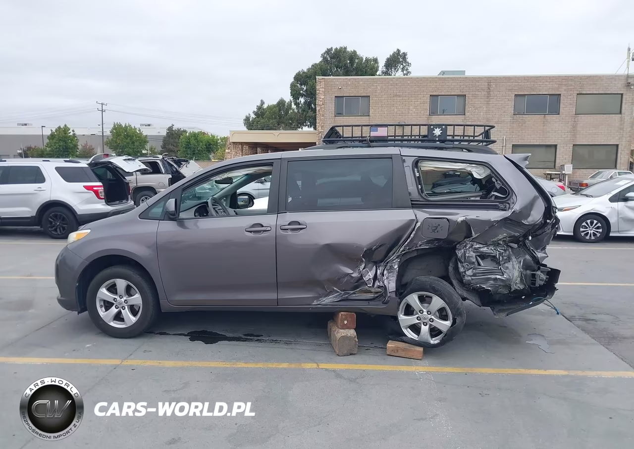 2011 Toyota Sienna Le V6 VIN:5TDKK3DC2BS056868 - 15