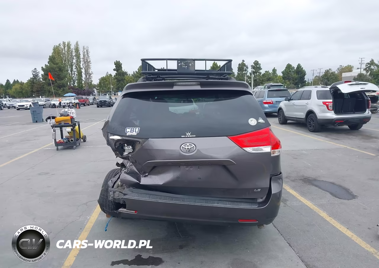 2011 Toyota Sienna Le V6 VIN:5TDKK3DC2BS056868 - 17