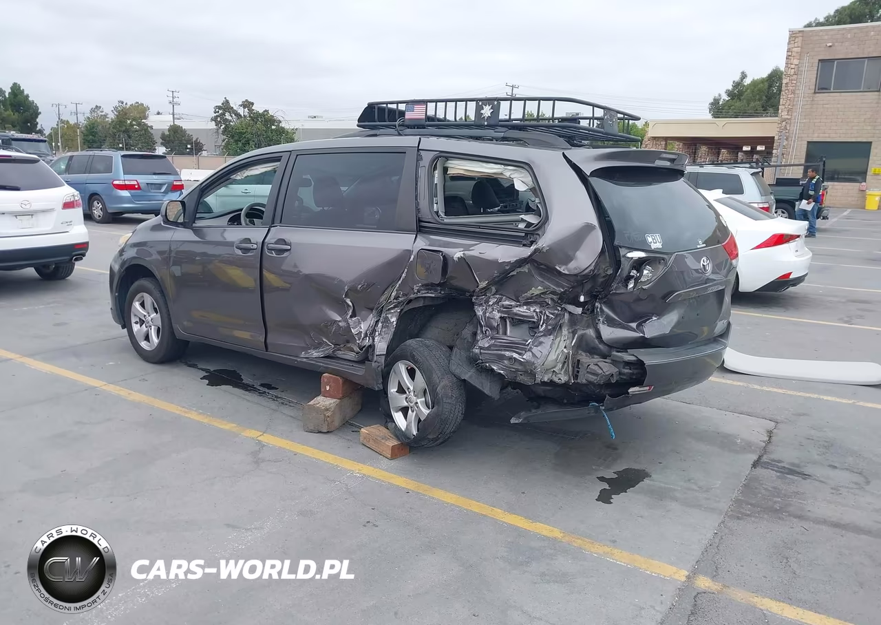 2011 Toyota Sienna Le V6 VIN:5TDKK3DC2BS056868 - 3