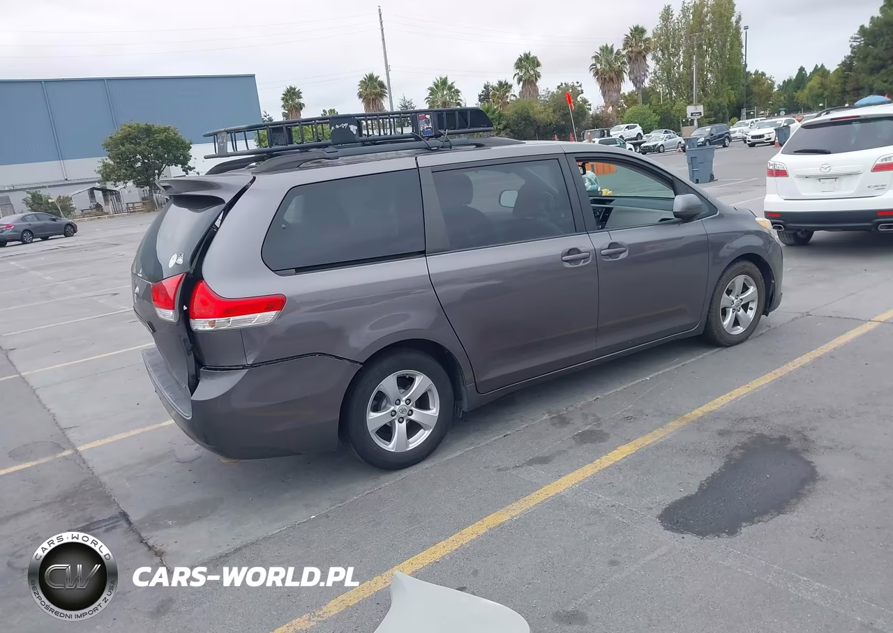 2011 Toyota Sienna Le V6 VIN:5TDKK3DC2BS056868 - 4