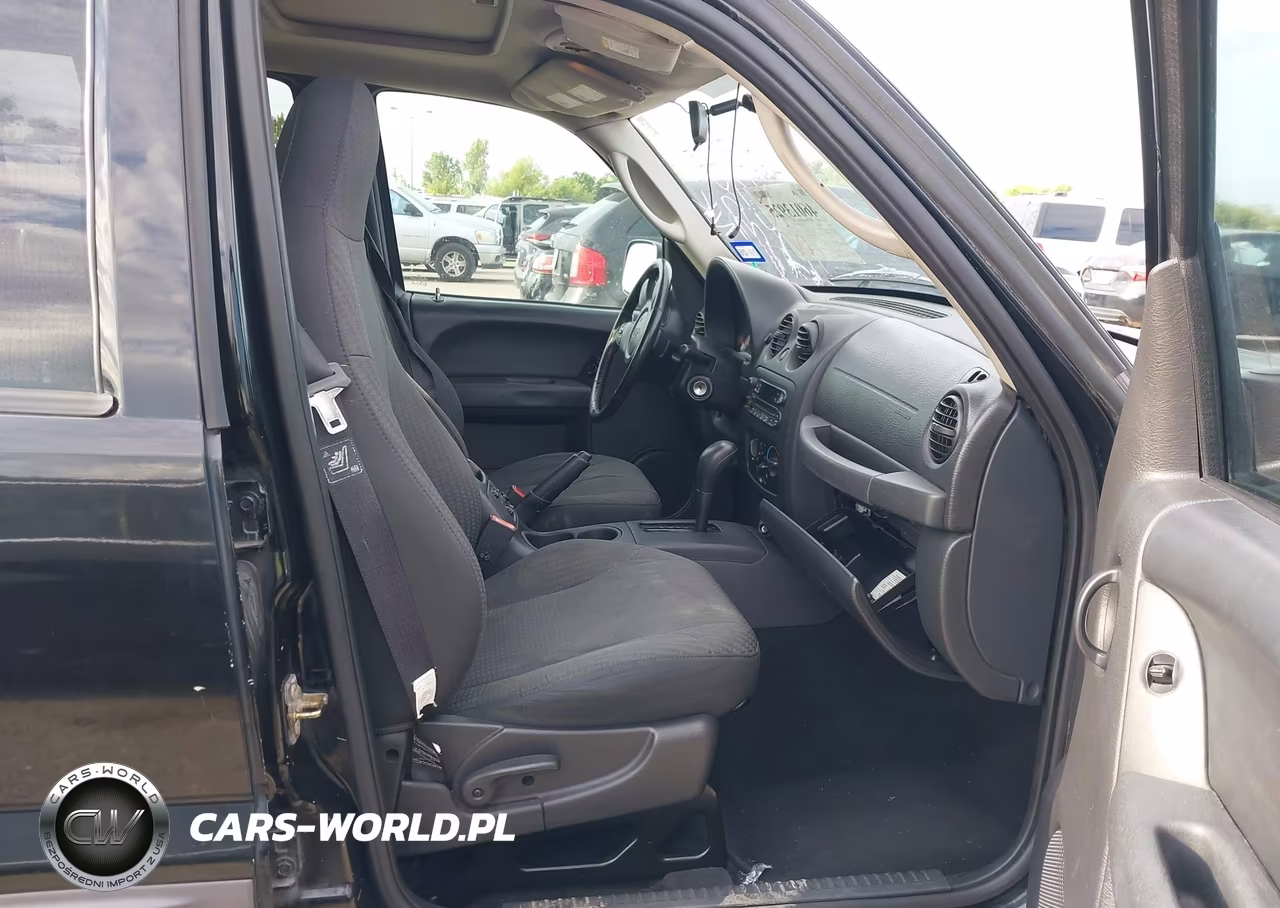 2004 Jeep Liberty Sport VIN:1J4GK48KX4W325354 - 5