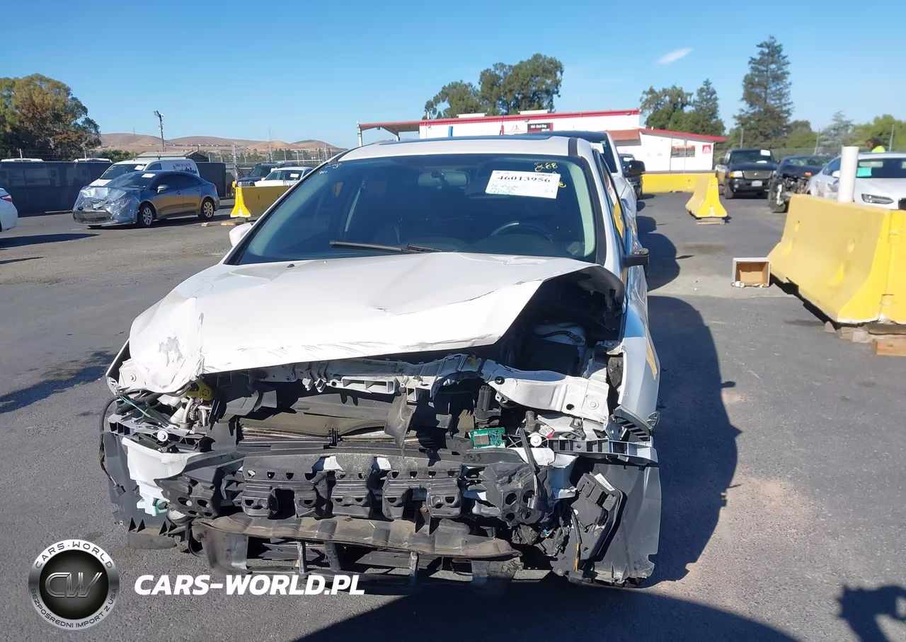 2015 Ford Focus Titanium VIN:1FADP3N20FL339556 - 12
