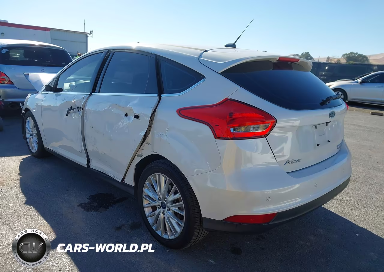 2015 Ford Focus Titanium VIN:1FADP3N20FL339556 - 3