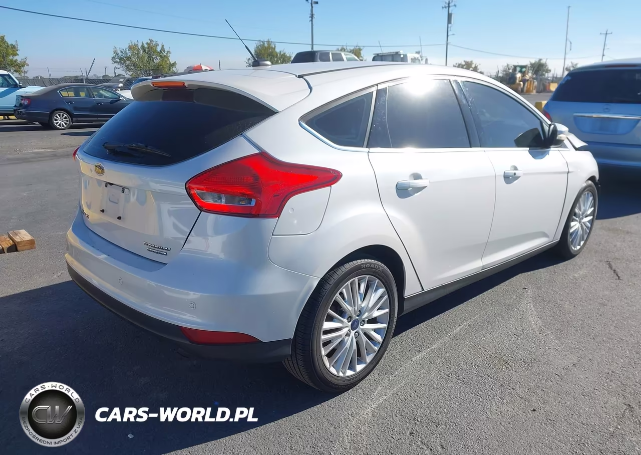 2015 Ford Focus Titanium VIN:1FADP3N20FL339556 - 4