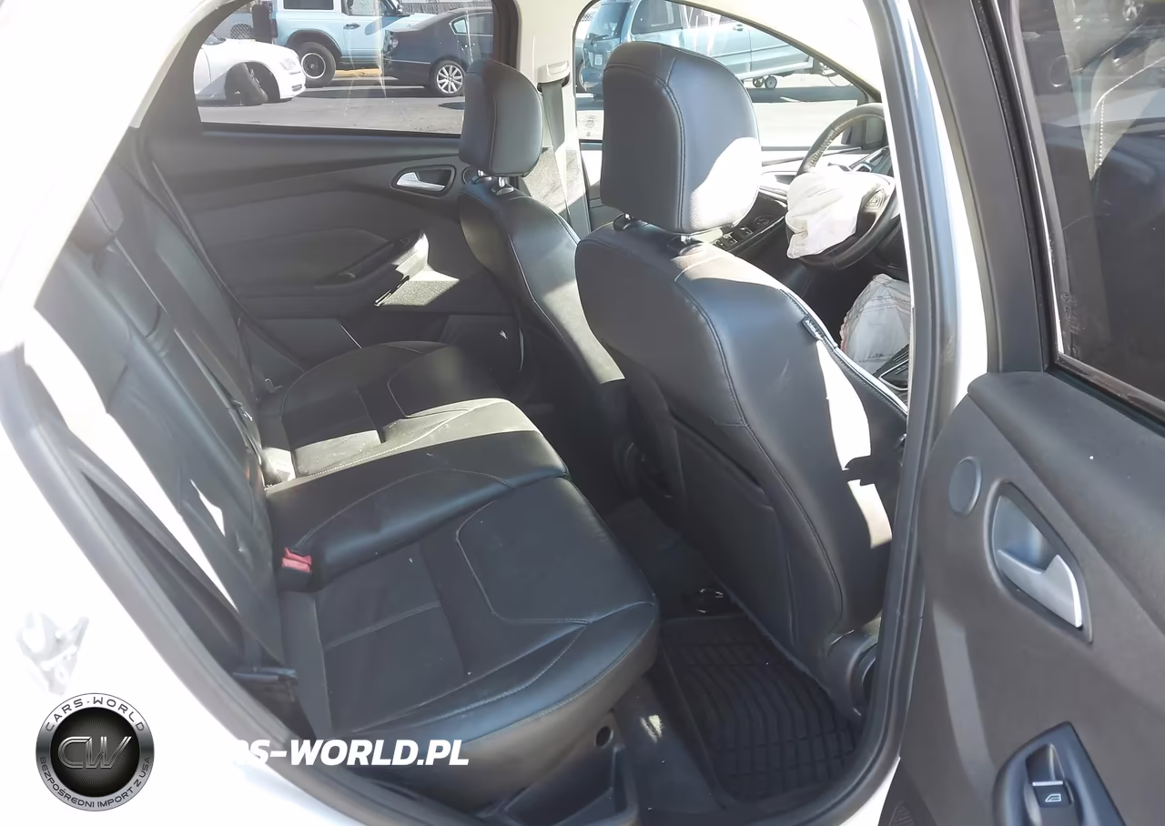 2015 Ford Focus Titanium VIN:1FADP3N20FL339556 - 8
