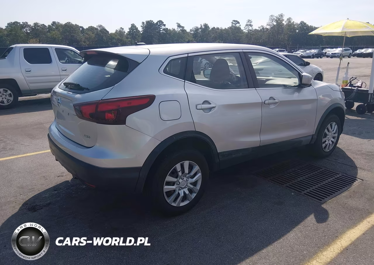 2018 Nissan Rogue Sport S VIN:JN1BJ1CR5JW259252 - 4