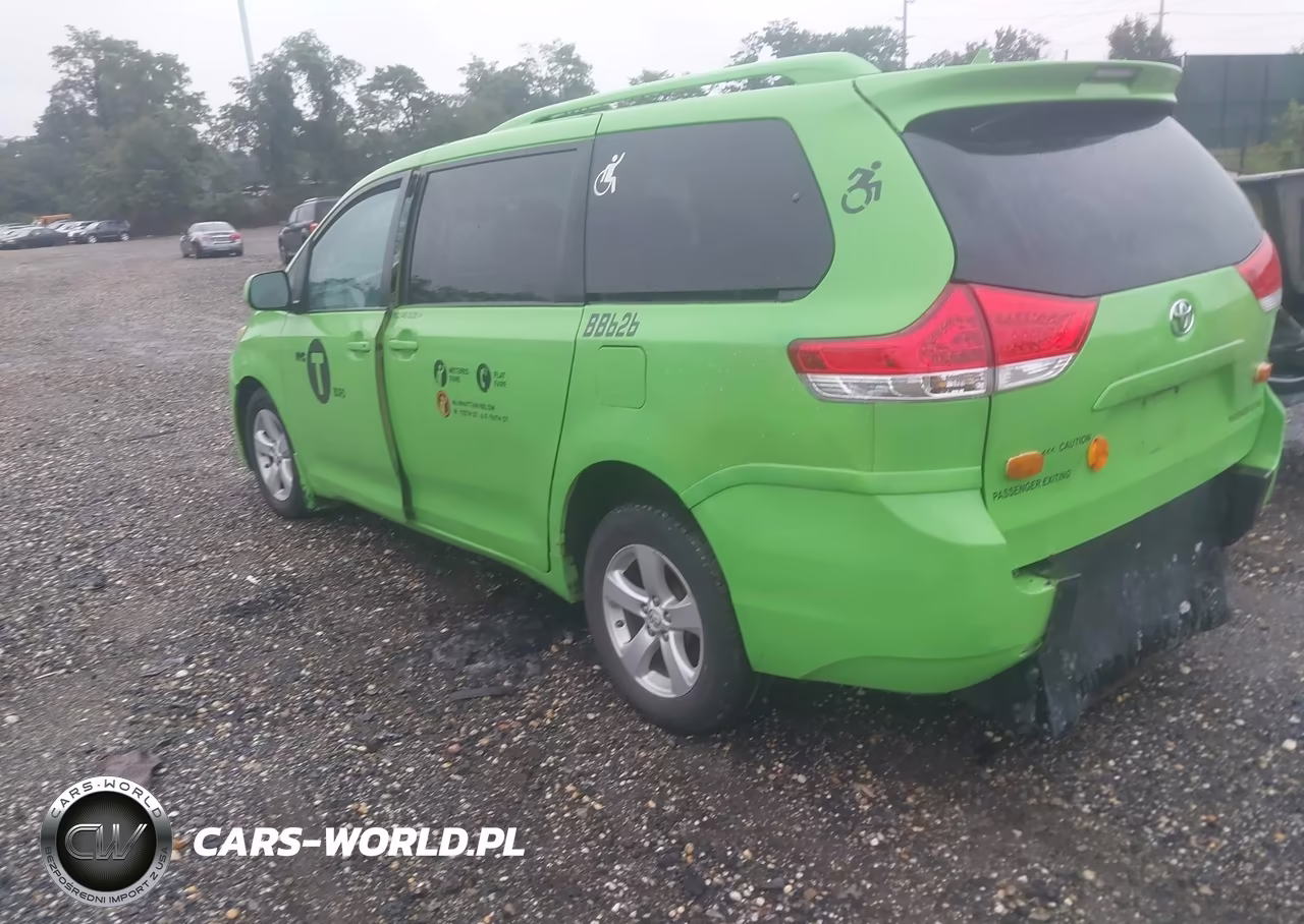 2014 Toyota Sienna Le V6 8 Passenger VIN:5TDKK3DC5ES465063 - 3
