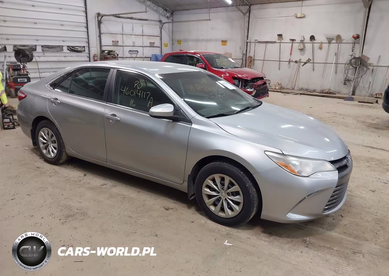2016 Toyota Camry Le VIN:4T4BF1FK7GR568322 - 1