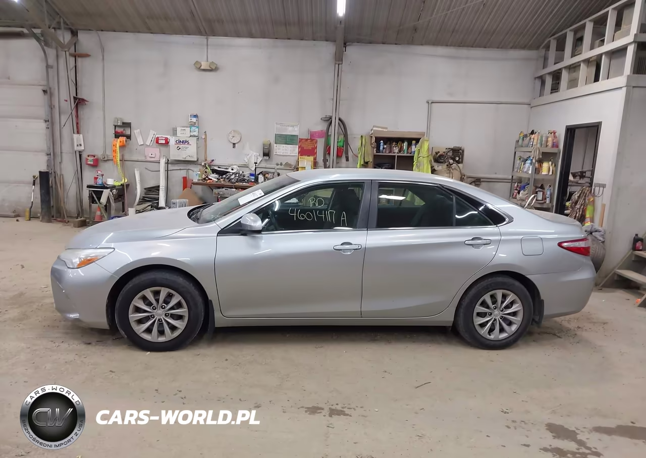 2016 Toyota Camry Le VIN:4T4BF1FK7GR568322 - 14