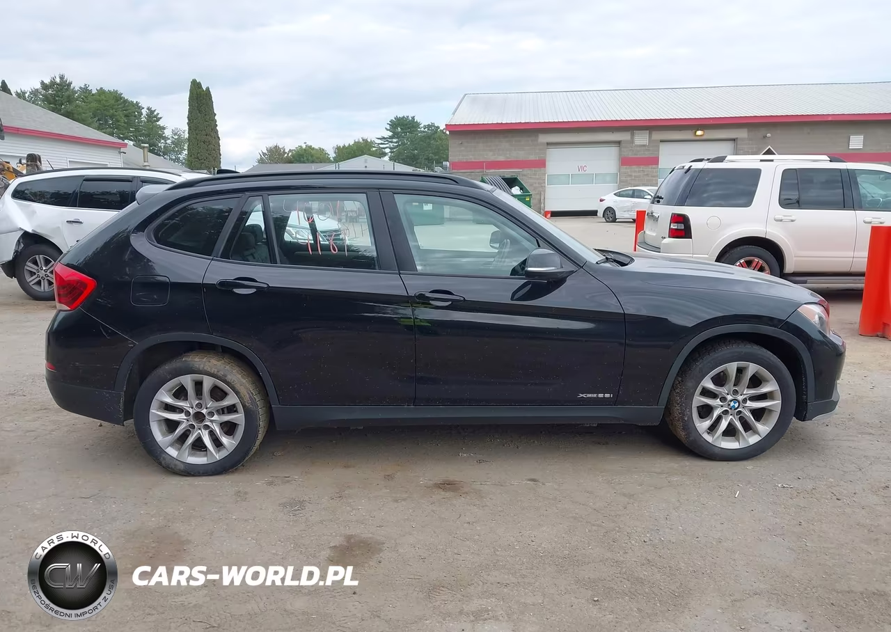 2015 BMW X1 xDrive28I VIN:WBAVL1C52FVY38923 - 14
