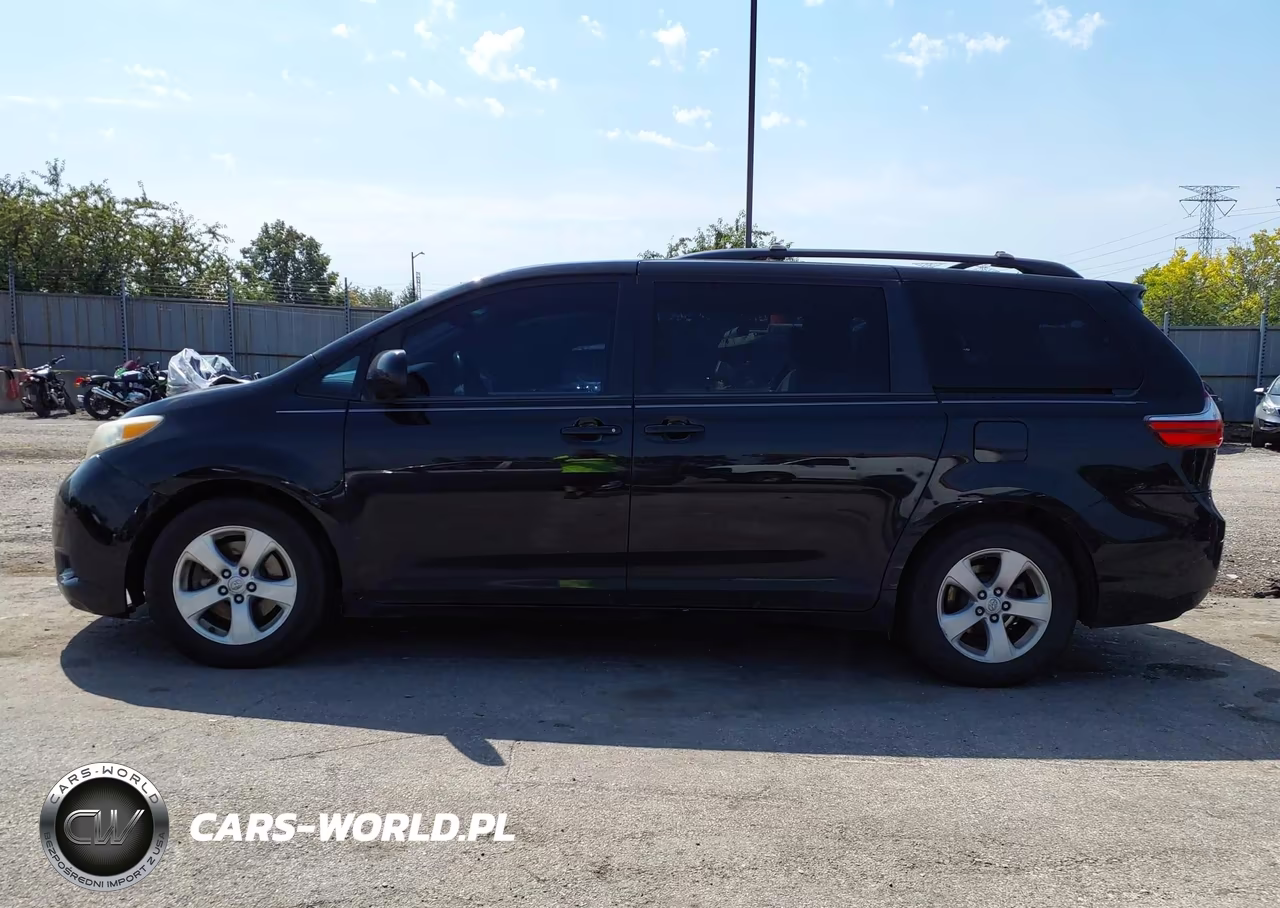 2015 Toyota Sienna Le 8 Passenger VIN:5TDKK3DC7FS570415 - 14