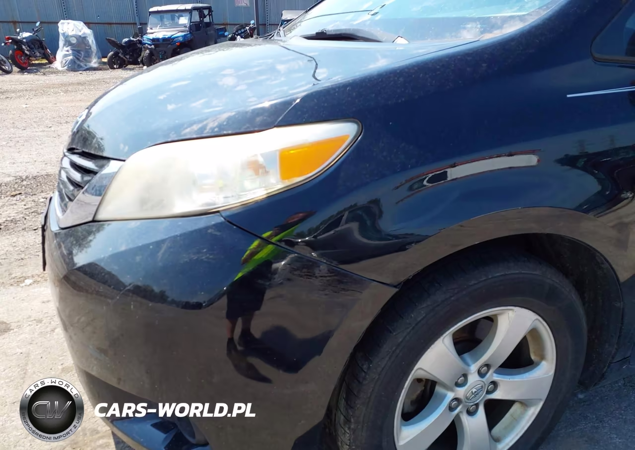 2015 Toyota Sienna Le 8 Passenger VIN:5TDKK3DC7FS570415 - 19