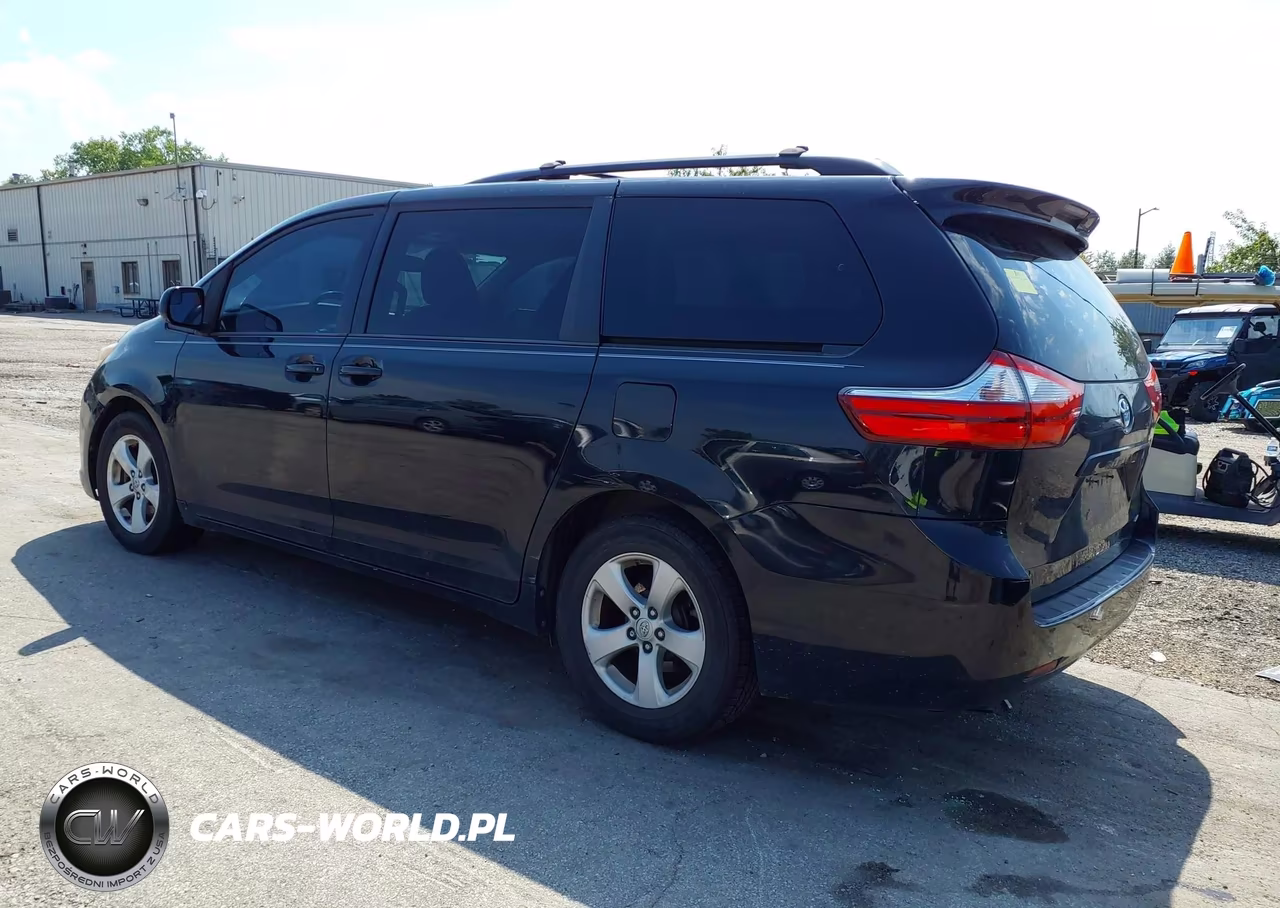 2015 Toyota Sienna Le 8 Passenger VIN:5TDKK3DC7FS570415 - 3
