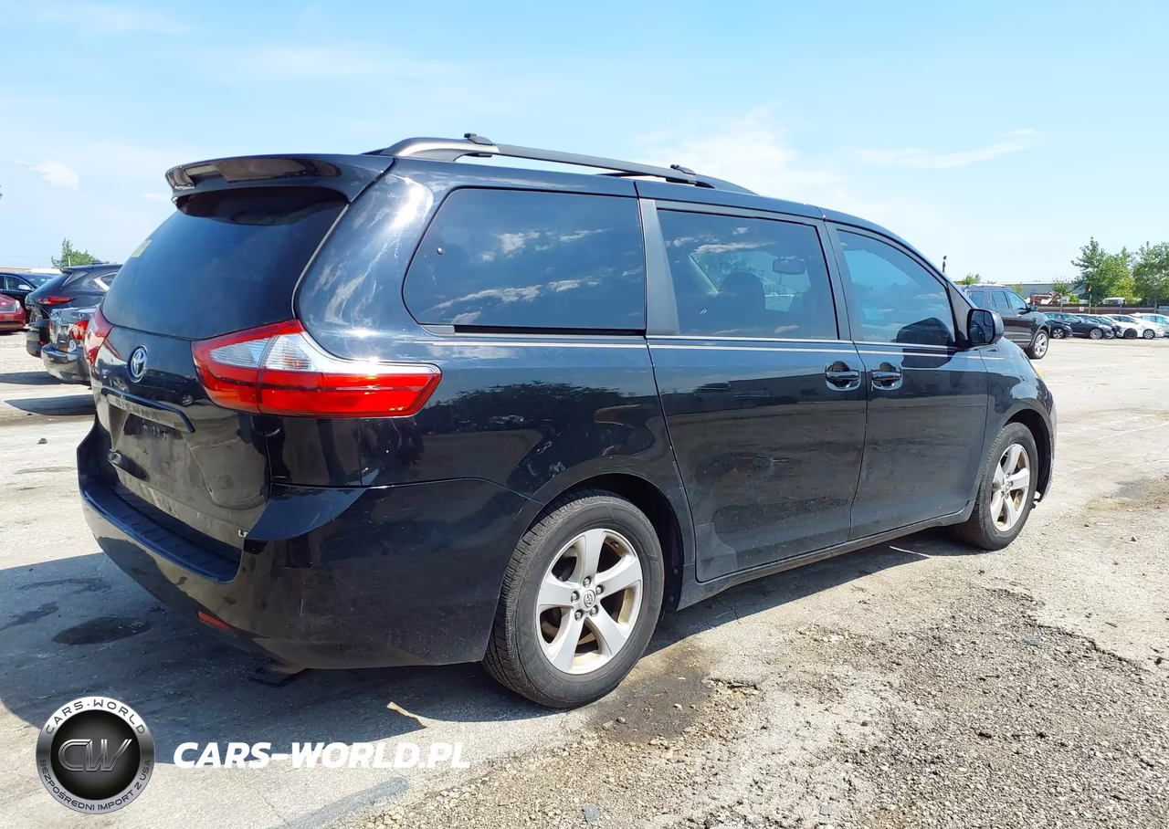 2015 Toyota Sienna Le 8 Passenger VIN:5TDKK3DC7FS570415 - 4