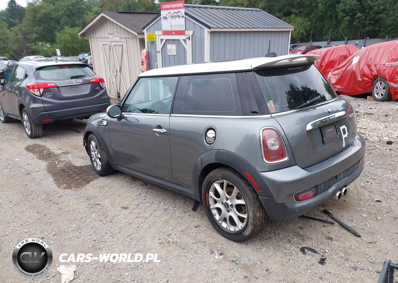 2009 Mini Cooper S VIN:WMWMF735X9TW84774 - 3