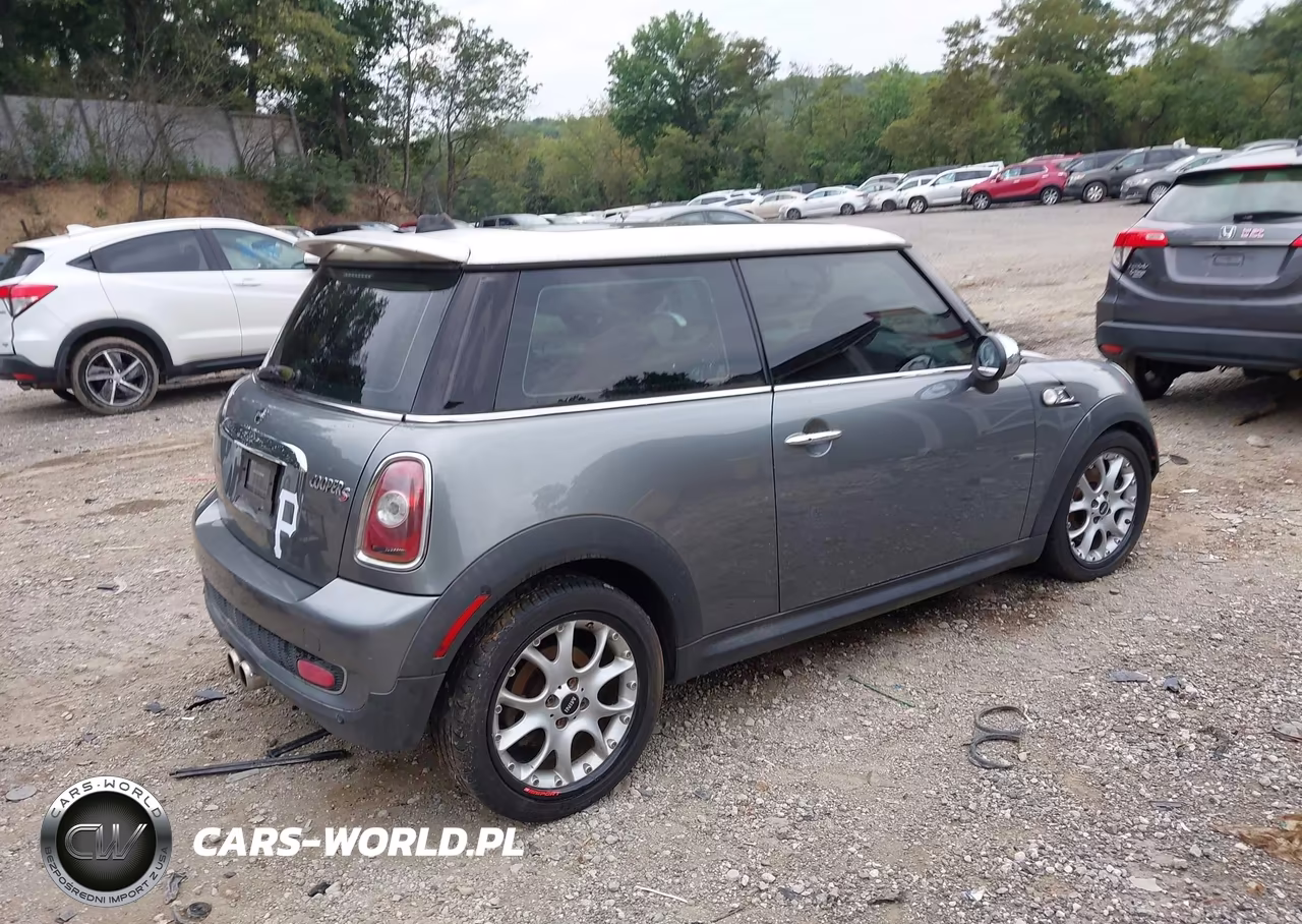 2009 Mini Cooper S VIN:WMWMF735X9TW84774 - 4