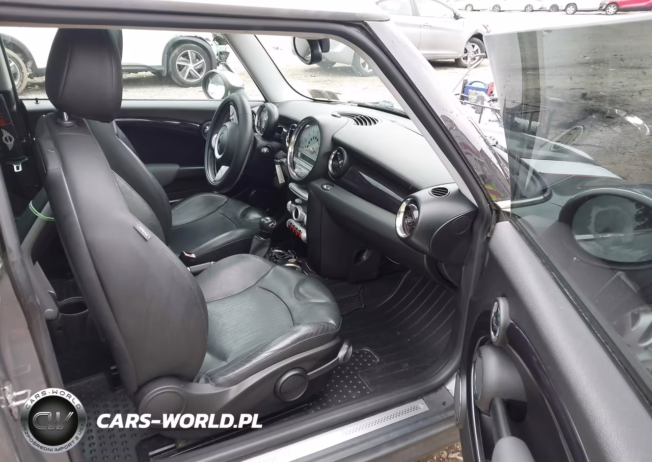 2009 Mini Cooper S VIN:WMWMF735X9TW84774 - 5