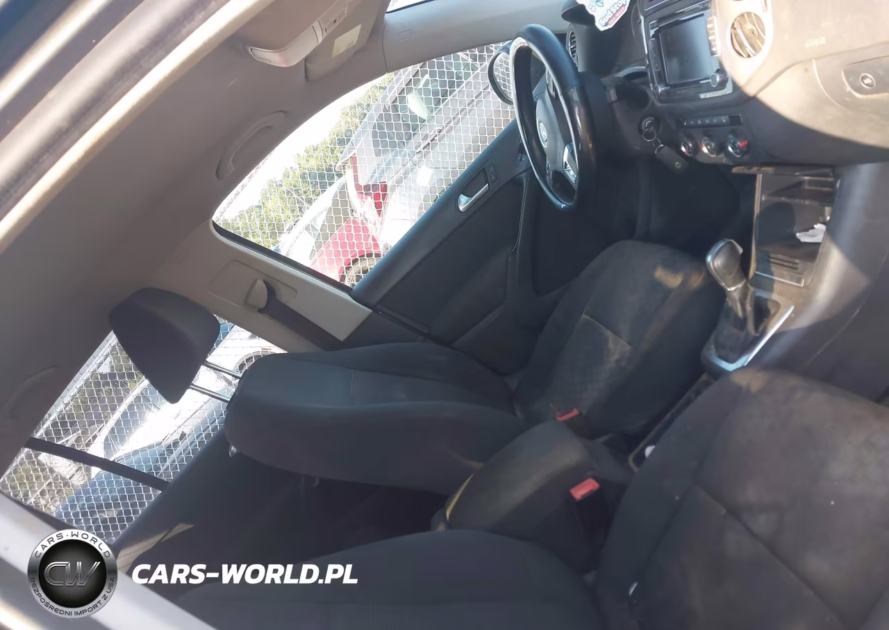 2015 Volkswagen Tiguan S VIN:WVGAV7AX7FW501236 - 5