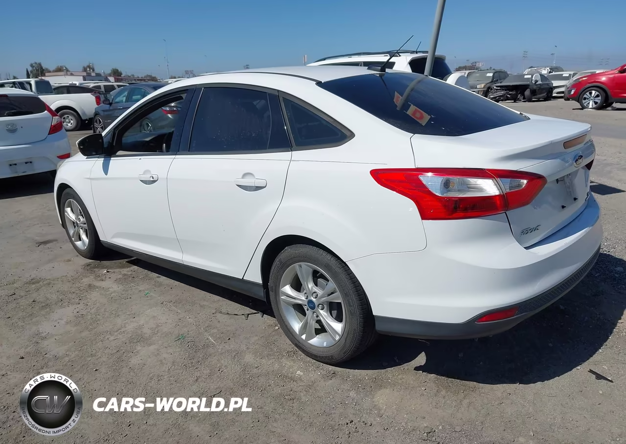2014 Ford Focus Se VIN:1FADP3F25EL103627 - 3