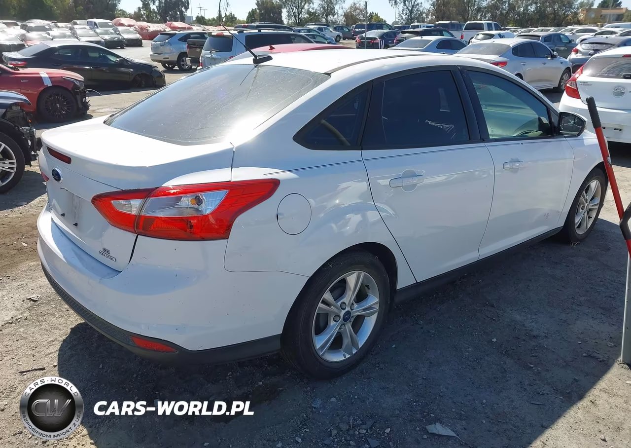 2014 Ford Focus Se VIN:1FADP3F25EL103627 - 4