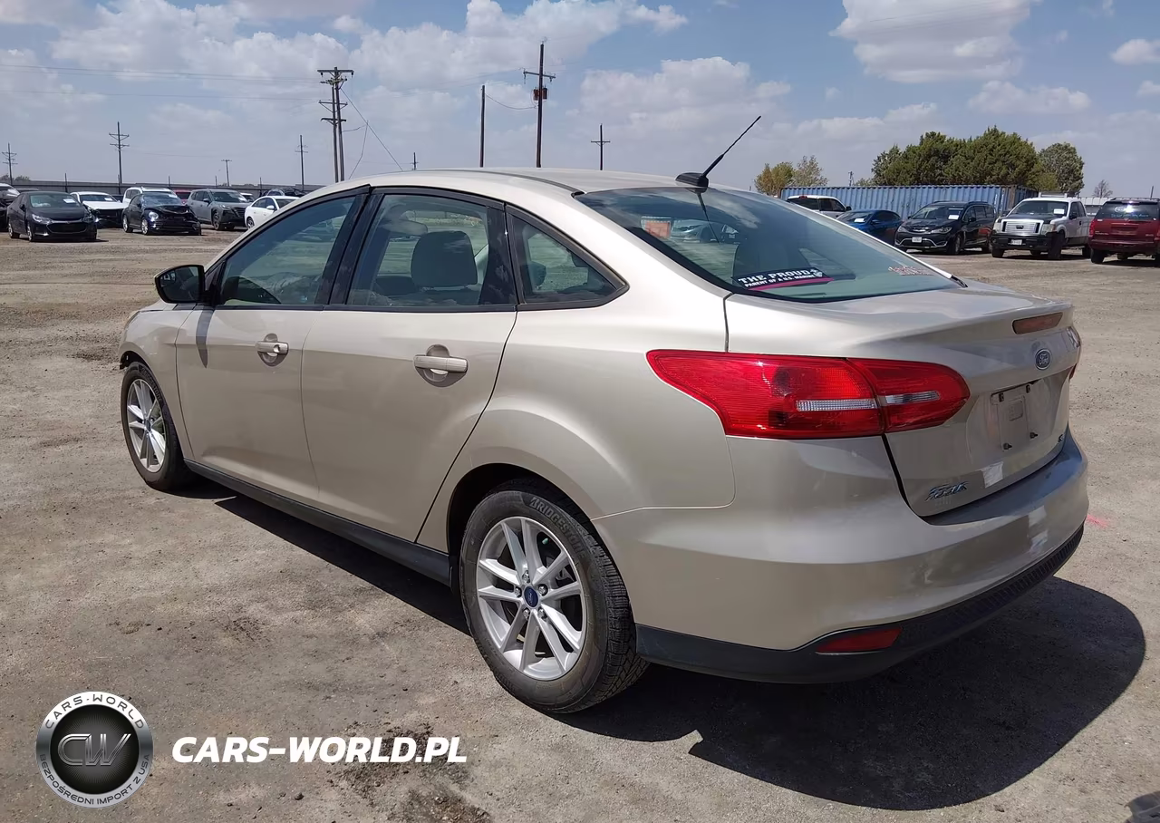 2017 Ford Focus Se VIN:1FADP3F26HL229788 - 3