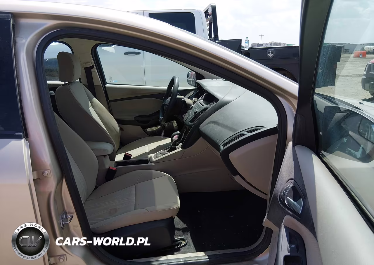 2017 Ford Focus Se VIN:1FADP3F26HL229788 - 5