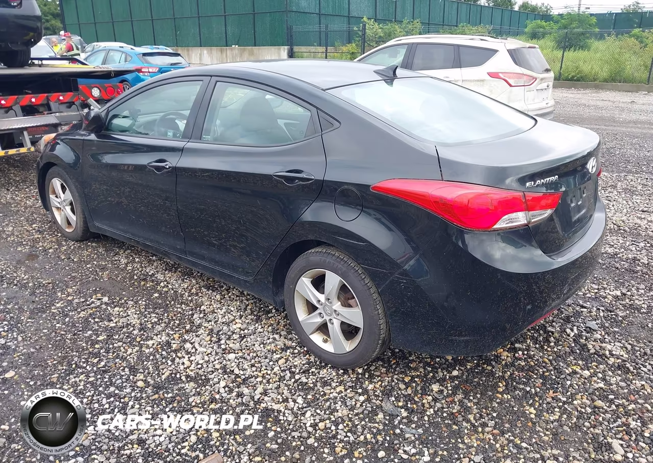 2013 Hyundai Elantra Gls VIN:5NPDH4AE2DH359516 - 3