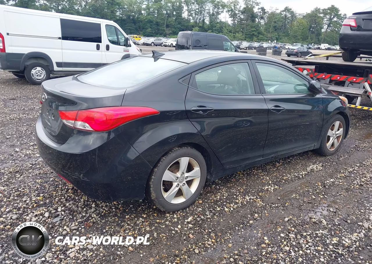 2013 Hyundai Elantra Gls VIN:5NPDH4AE2DH359516 - 4