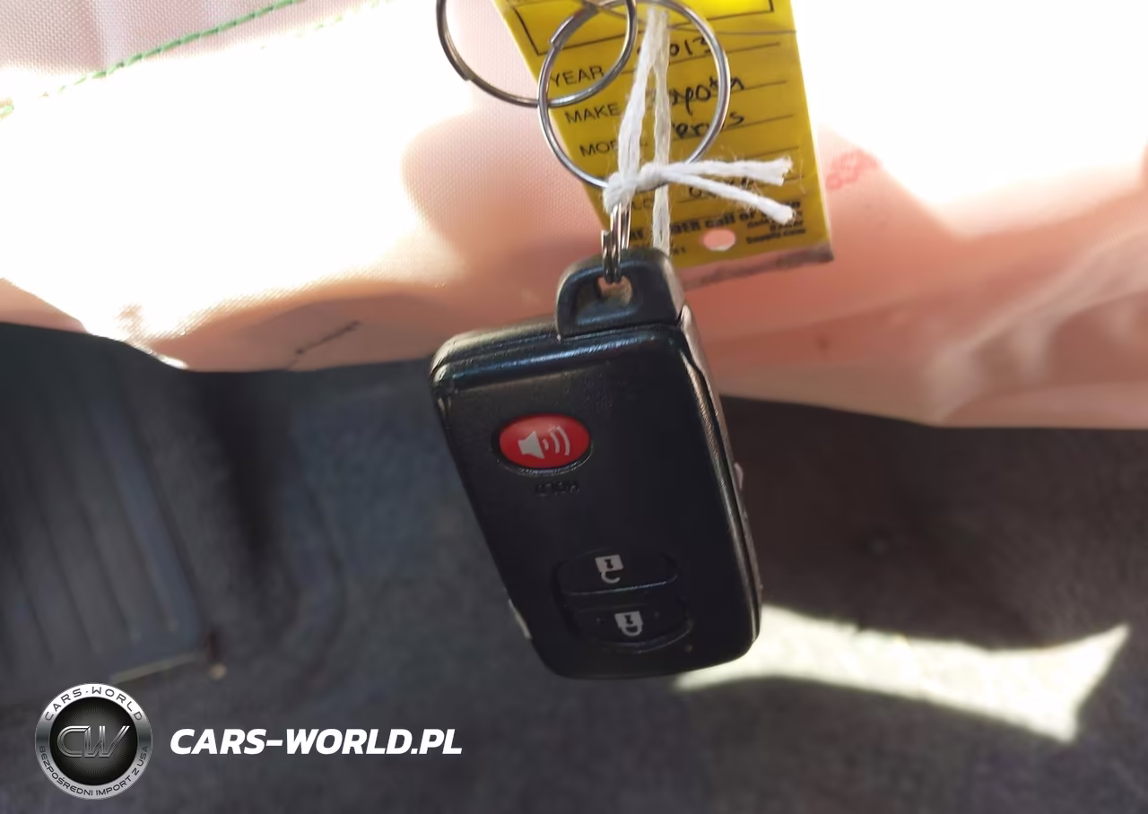 2013 Toyota Prius Three VIN:JTDKN3DU4D1680767 - 11