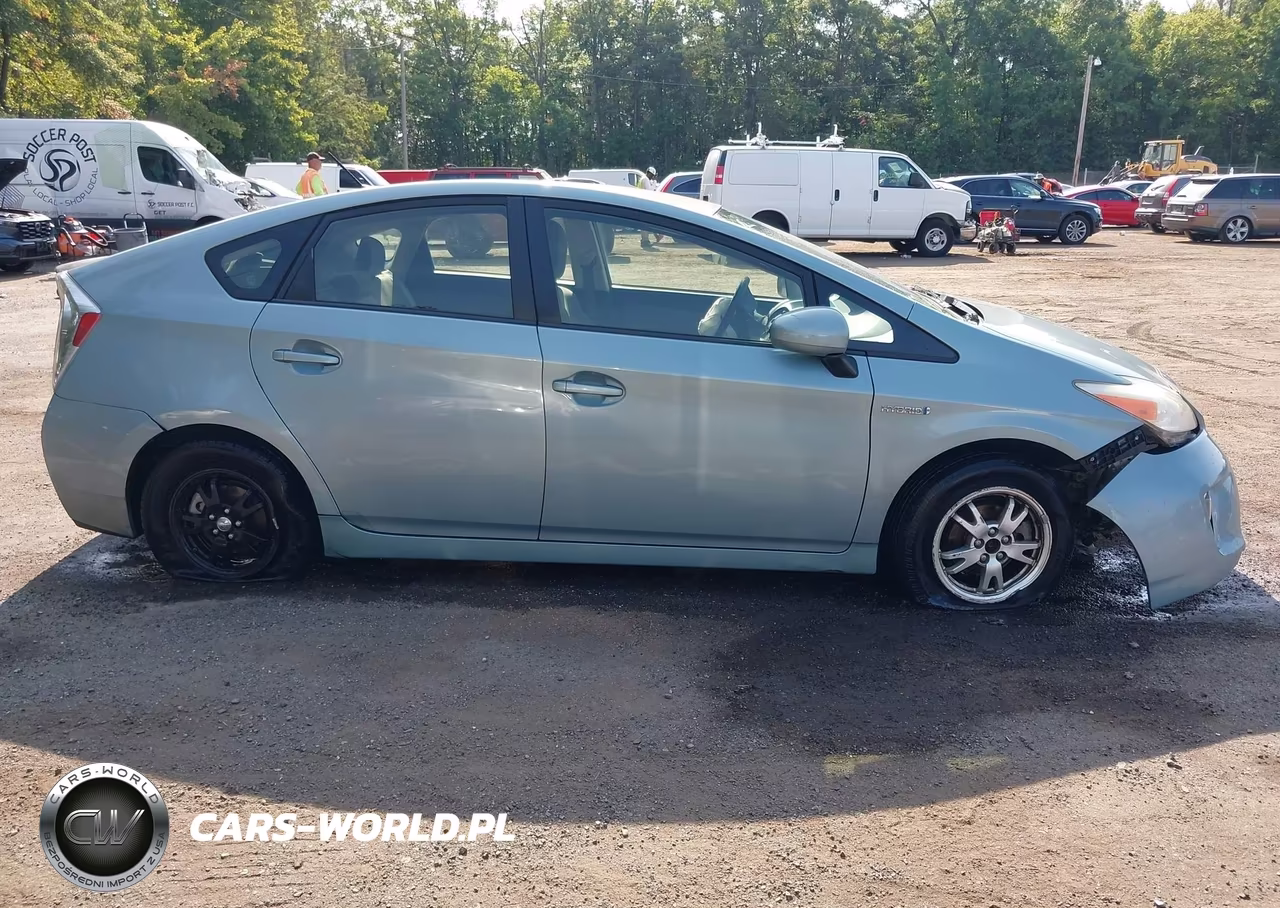 2013 Toyota Prius Three VIN:JTDKN3DU4D1680767 - 13