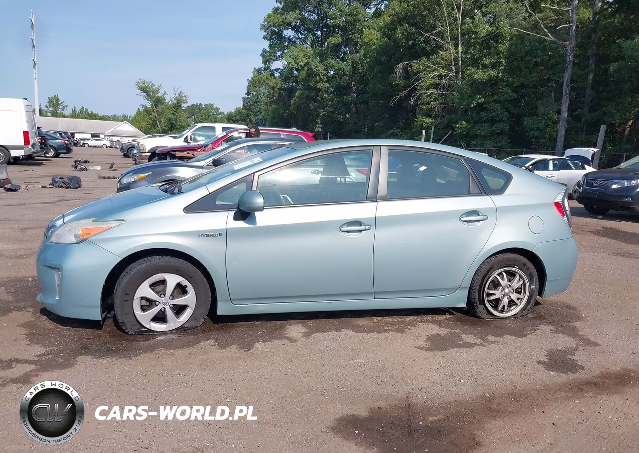 2013 Toyota Prius Three VIN:JTDKN3DU4D1680767 - 14