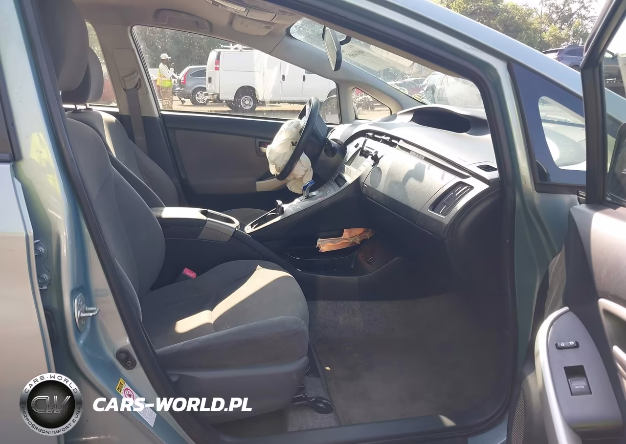 2013 Toyota Prius Three VIN:JTDKN3DU4D1680767 - 5