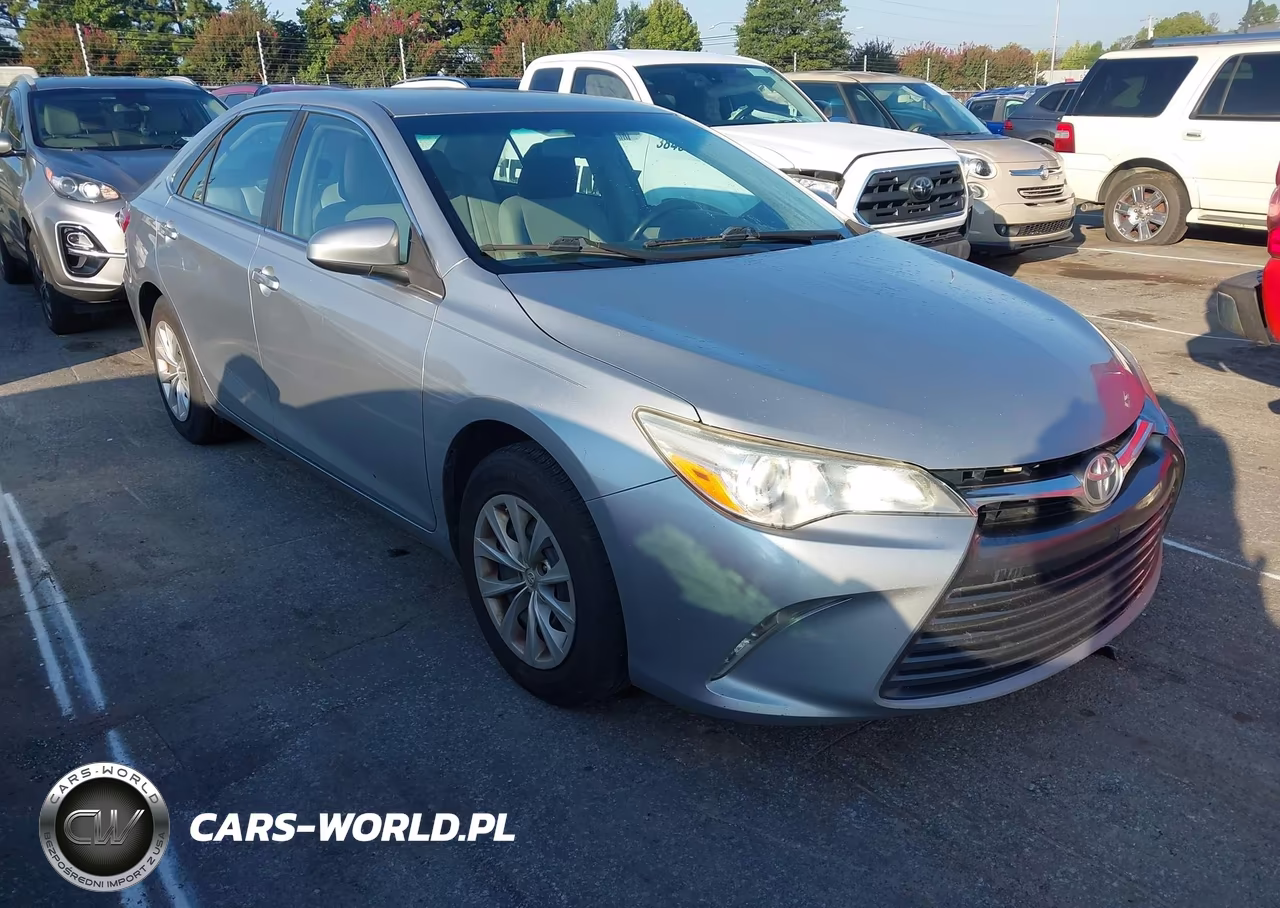 2015 Toyota Camry Le – zdjęcie 1 z 16