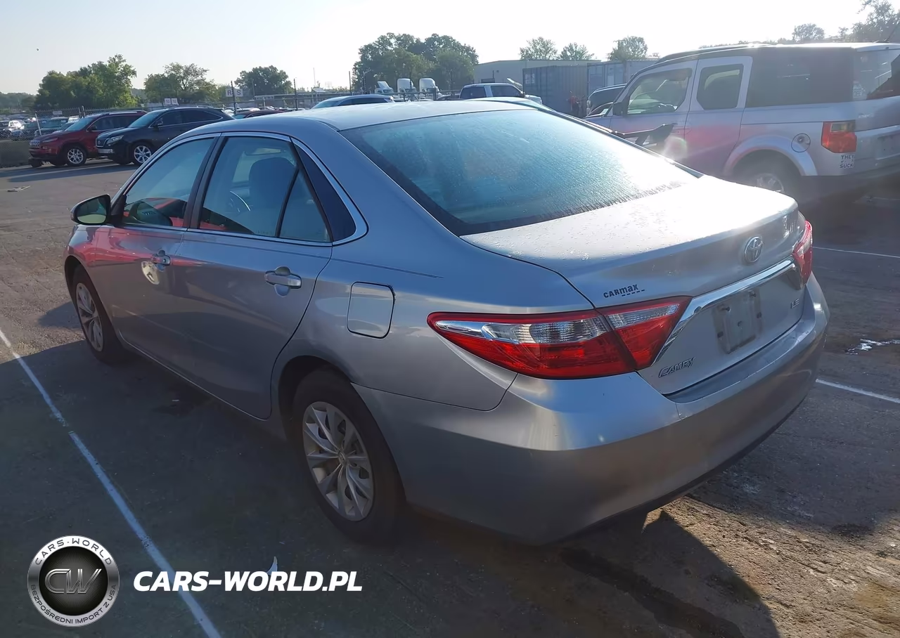 2015 Toyota Camry Le VIN:4T1BF1FK6FU106391 - 14