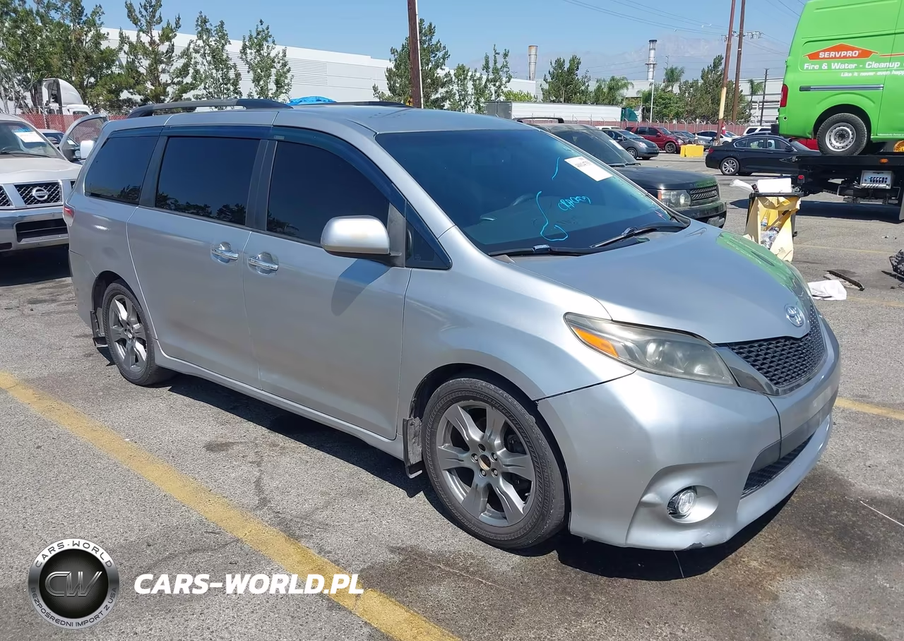 2017 Toyota Sienna Se 8 Passenger