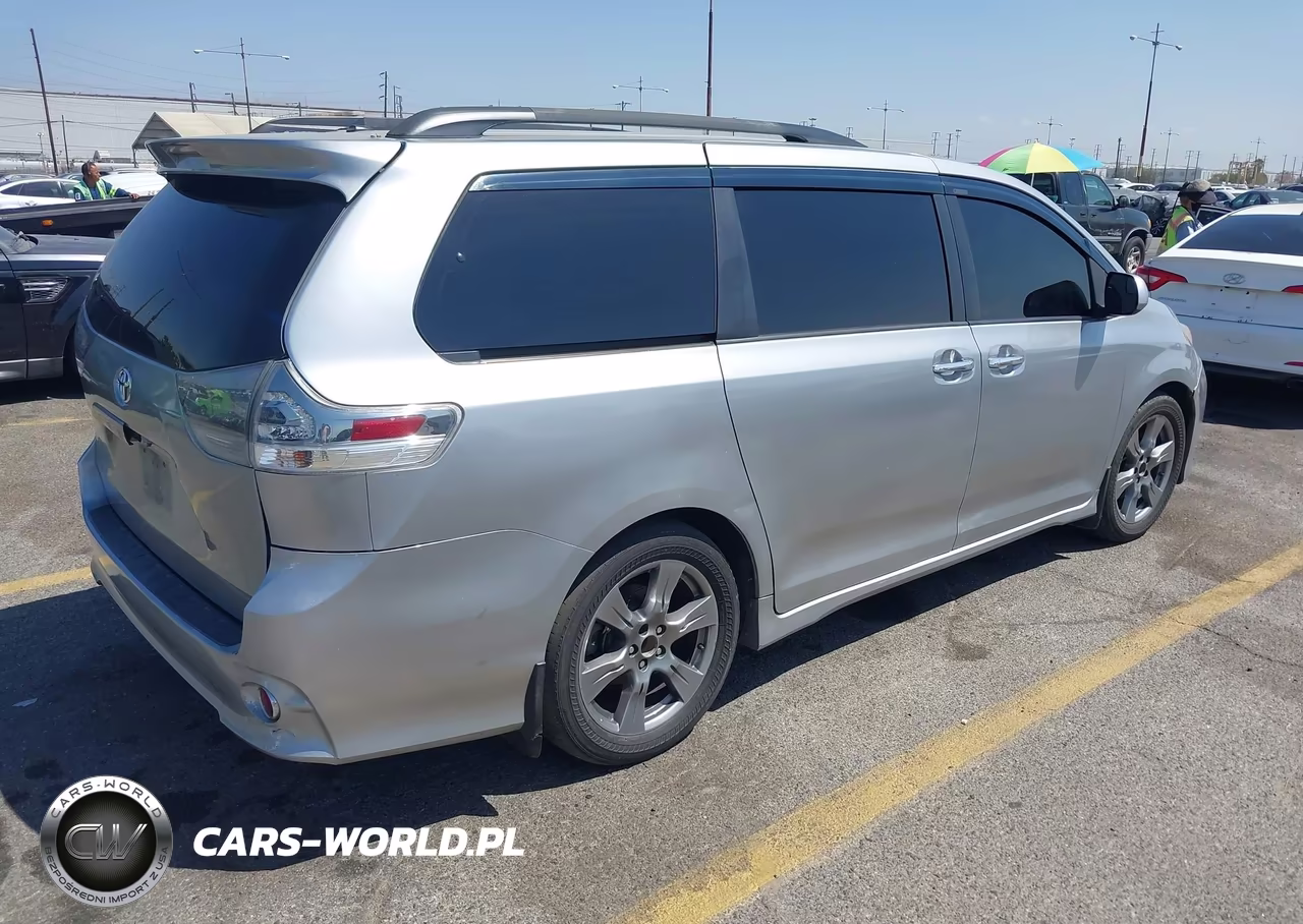 2017 Toyota Sienna Se 8 Passenger VIN:5TDXZ3DC5HS873360 - 4