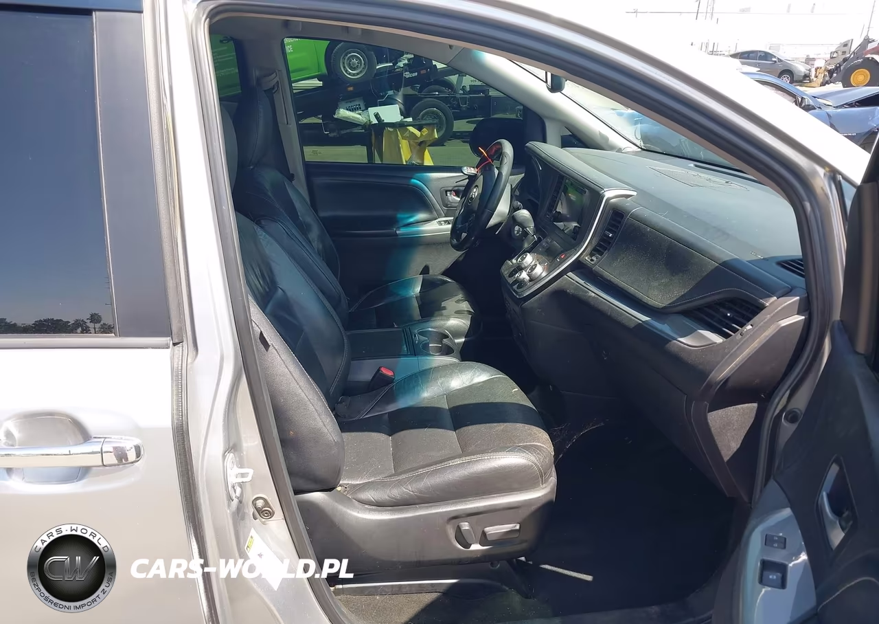 2017 Toyota Sienna Se 8 Passenger VIN:5TDXZ3DC5HS873360 - 5