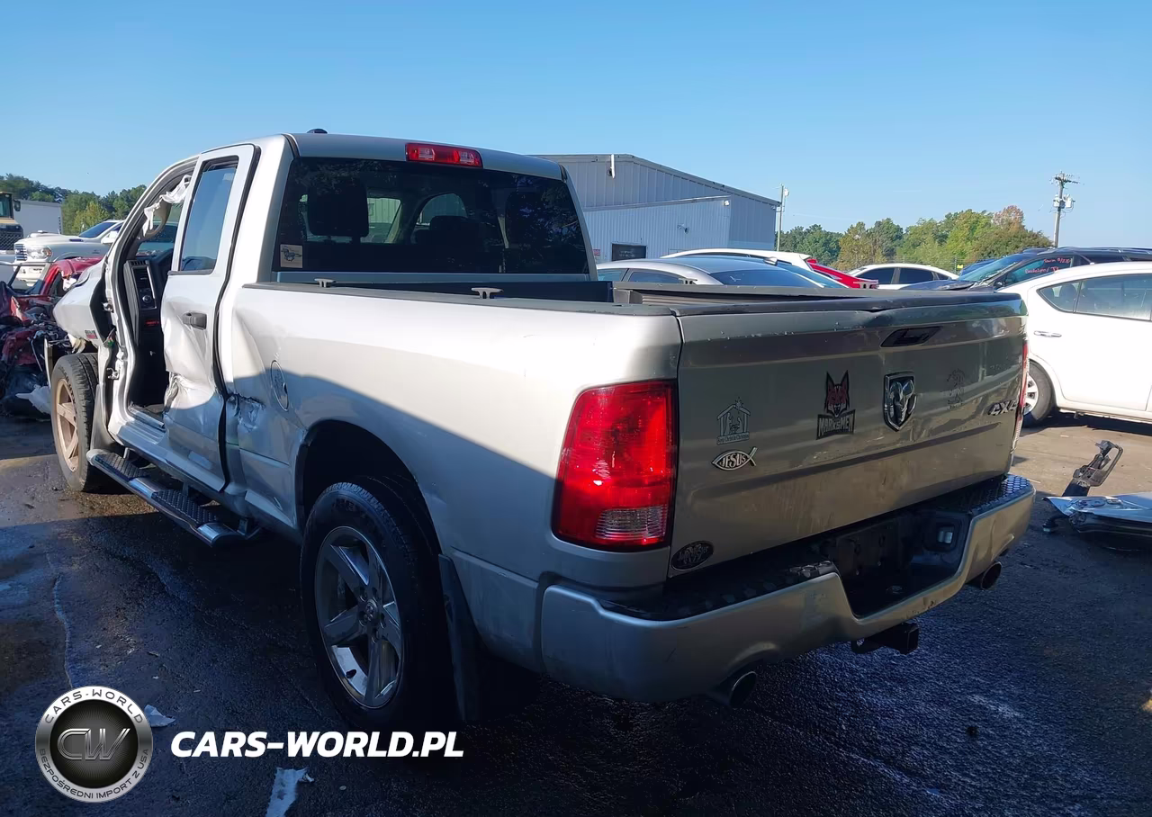 2017 Ram 1500 Express 4X4 6'4 Box VIN:1C6RR7FTXHS796299 - 3