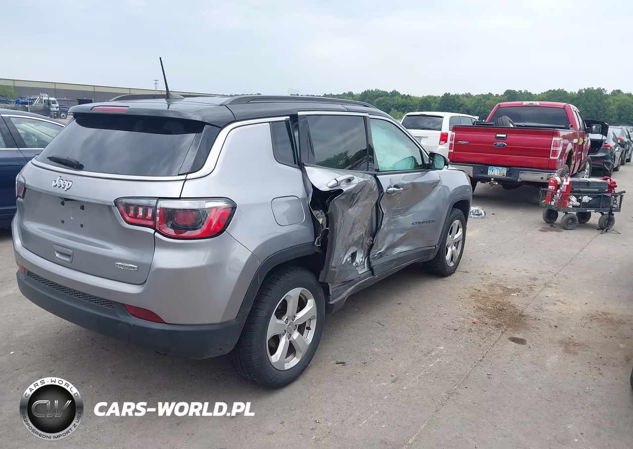 2018 Jeep Compass Latitude VIN:3C4NJCBB9JT263238 - 4